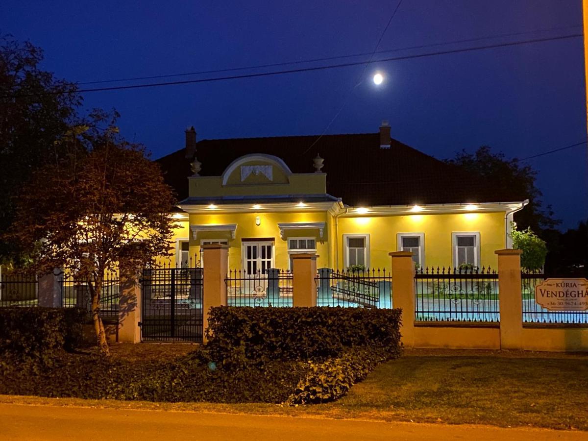 Hotel Kuria Vendeghaz Poroszló Exterior foto