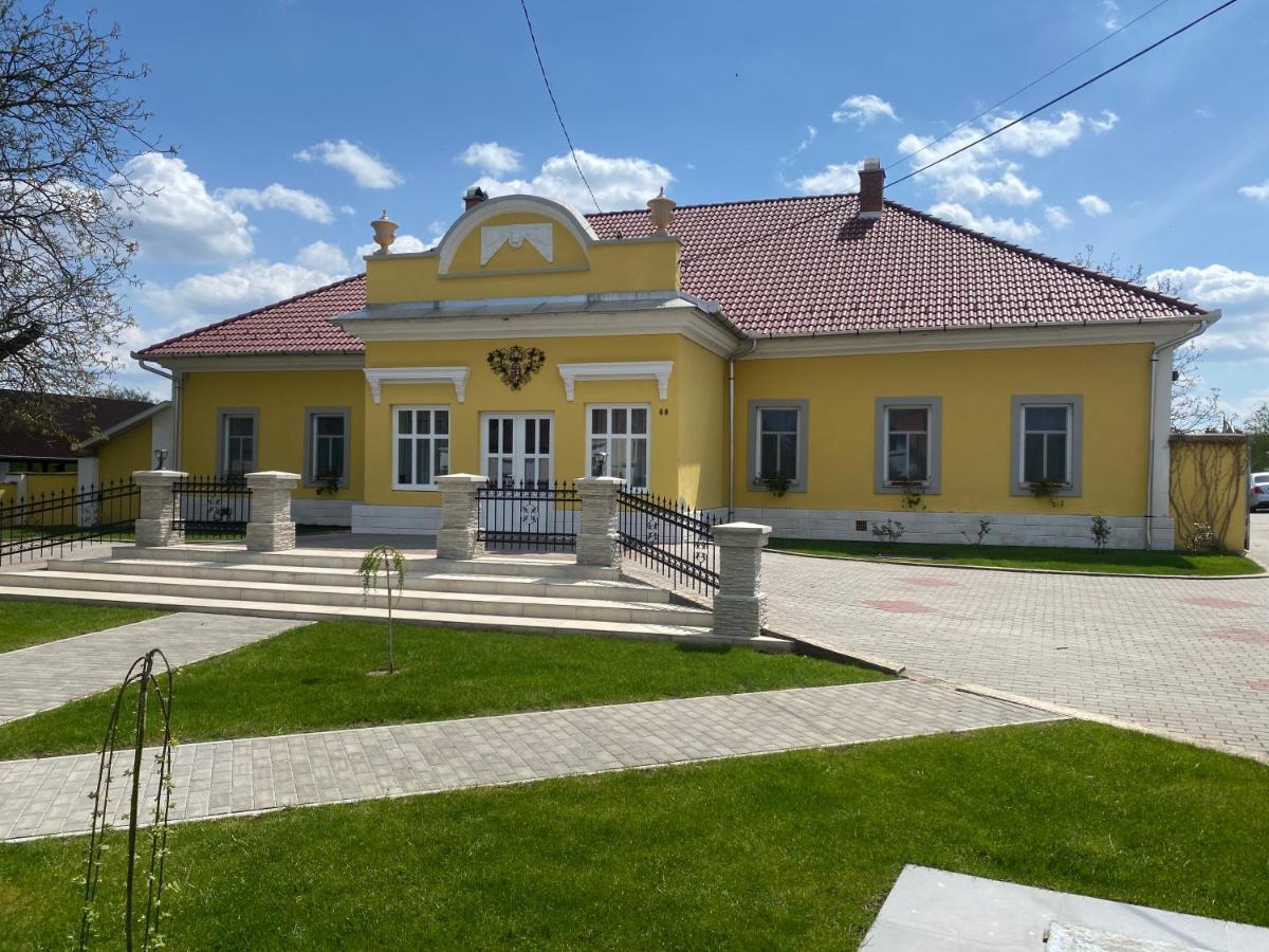 Hotel Kuria Vendeghaz Poroszló Exterior foto