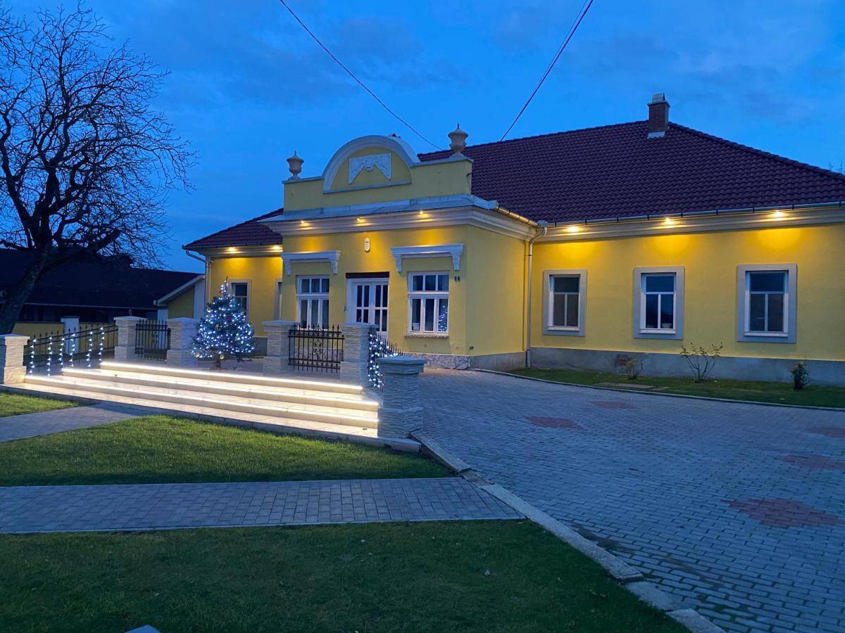 Hotel Kuria Vendeghaz Poroszló Exterior foto